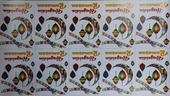Hoşgeldin Ramazan Renkli Sarkıtlar ve Ay Dekoratif Duvar Cam Sticker 20x28cm resmi